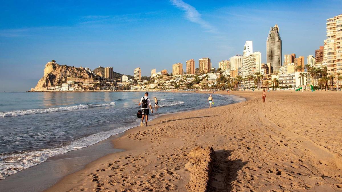 Fotografía de archivo de una playa de Benidorm.