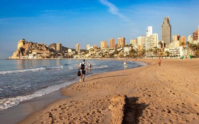 Fotografía de archivo de una playa de Benidorm.