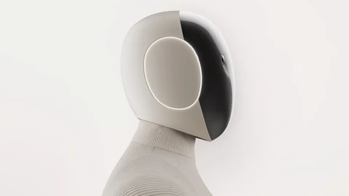 El robot Neo Gamma visto de perfil.