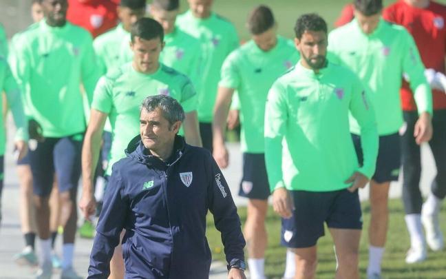 Valverde ha citado a los 22 futbolistas de la primera plantilla que tiene disponibles y a Adu Ares del filial Valverde ha citado a los 22 futbolistas de la primera plantilla que tiene disponibles y a Adu Ares del filial