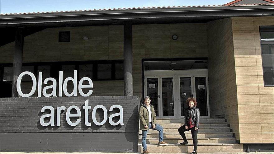 El alcalde, Ager Izagirre, y la concejala de Medio Ambiente, Alaitz Erkoreka, en las instalaciones.