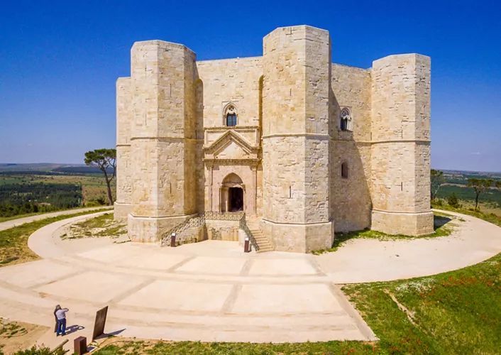 Fachada Castel del Monte.