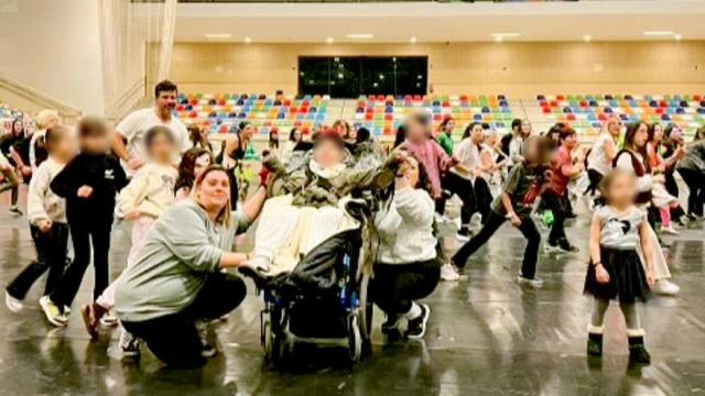 La jornada de baile solidario en Etxebarri reunió a 240 personas