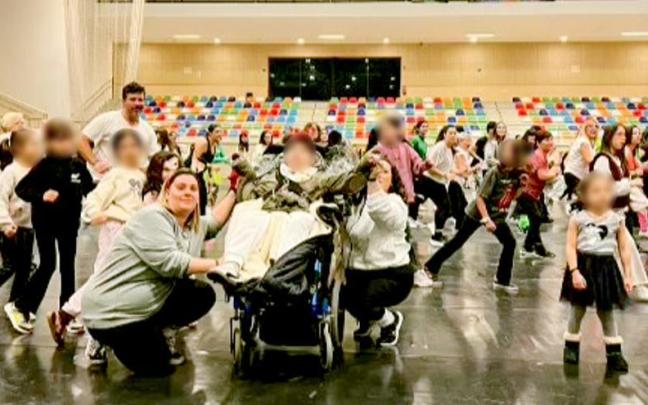 La jornada de baile solidario en Etxebarri reunió a 240 personas