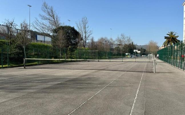 Estado actual de las pistas de tenis de Itxasmendi.