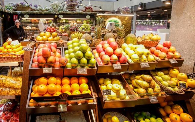 Un puesto de fruta en el mercado