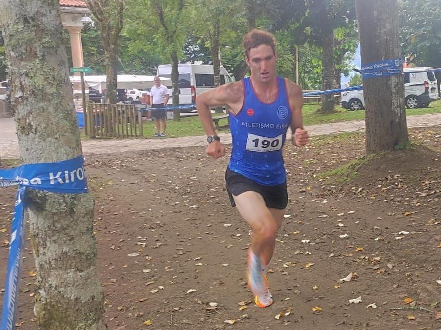 Peio Osoro completó la dura subida desde el casco urbano de Eibar a Arrate en un crono de 25'41.