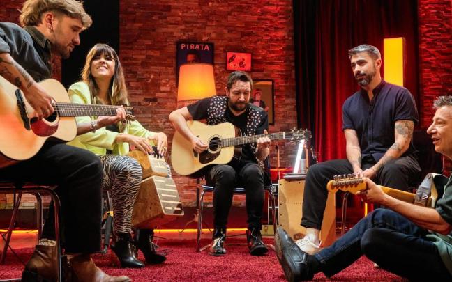 Los cantantes Dani Fernández, Vanesa Martín y Rayden junto a Litus y Pablo Novoa en ‘El camerino’.
