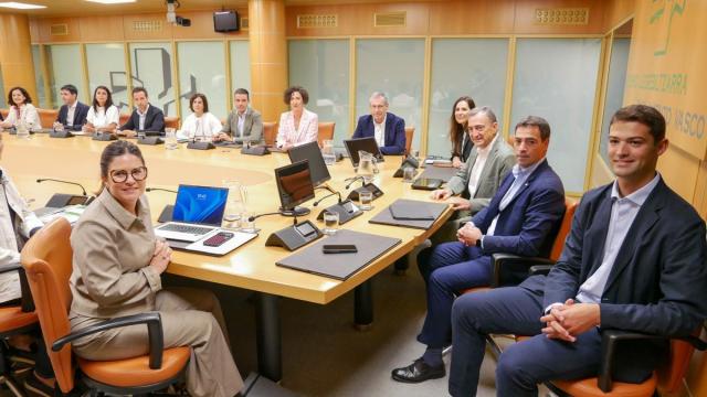 El grupo parlamentario del PNV prepara el pleno de política general con el lehendakari Pradales y el presidente del EBB, Aitor Esteban