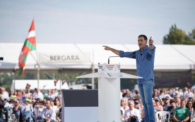 El lehendakari, Imanol Pradales, durante su discurso en el Alderdi Eguna 2025.