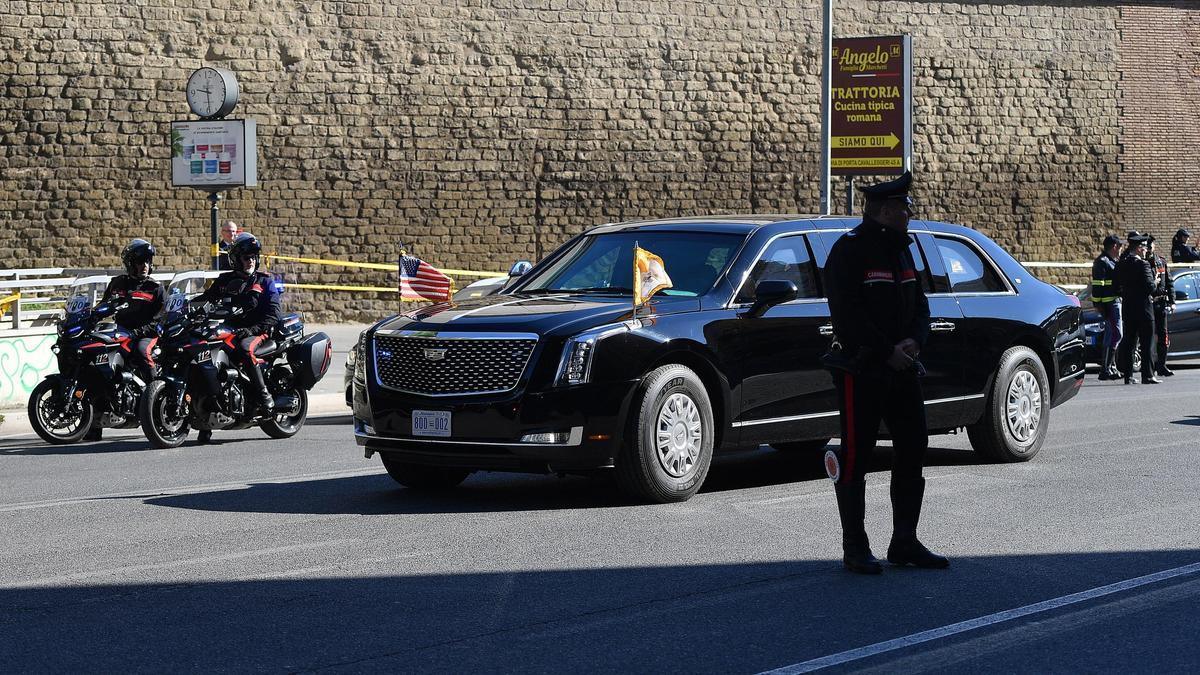 La llegada de Donald Trump y su esposa al funeral del Papa Francisco