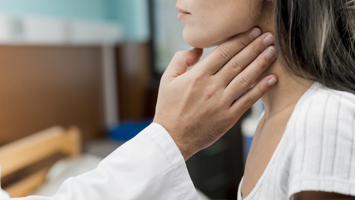 Algunas evidencias sugieren que el ayuno prolongado o intermitente podría afectar negativamente a la función tiroidea, especialmente en mujeres.