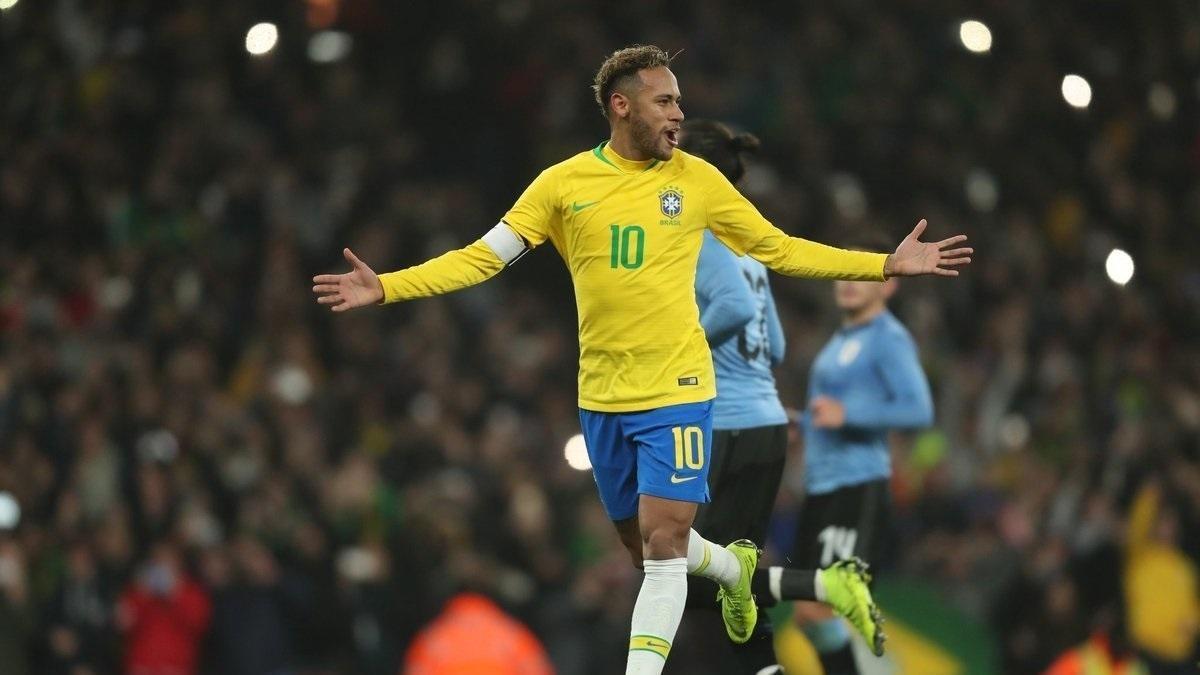Neymar celebra un gol con la selección de Brasil.