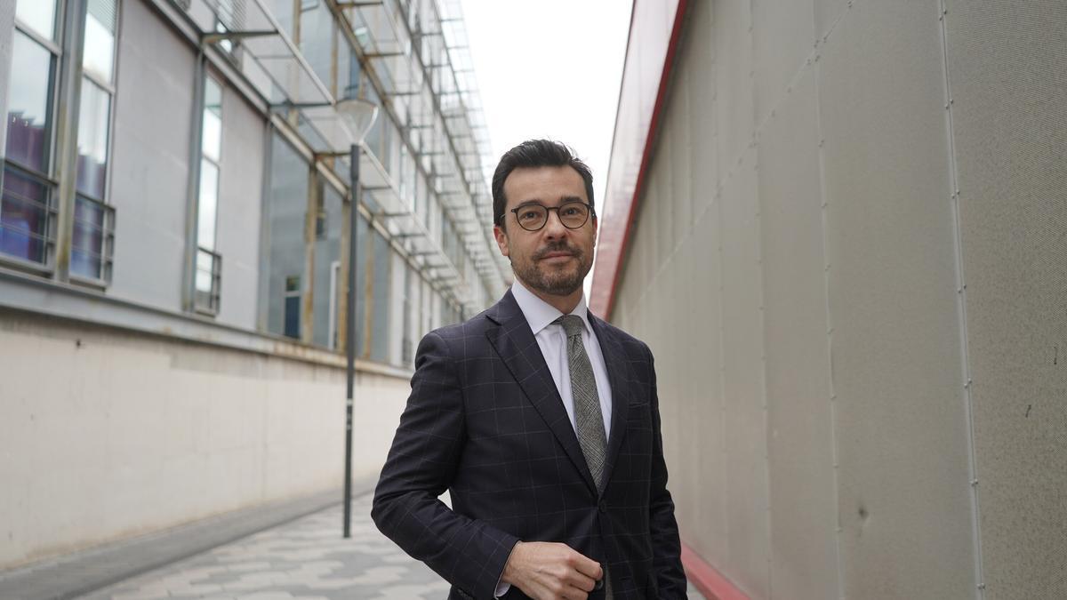 Ander Caballero, secretario general de Acción Exterior del Gobierno Vasco, posa para la entrevista.