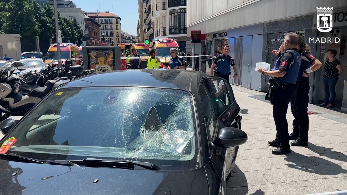 Un coche atropella a tres peatones tras invadir la calzada en Madrid