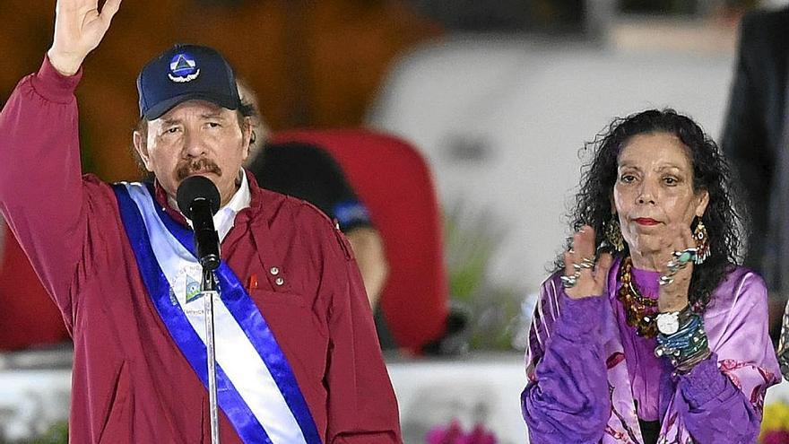 Daniel Ortega, presidente de Nicaragua, y su esposa y vicepresidenta, Rosario Murillo
. | FOTO: E.P.