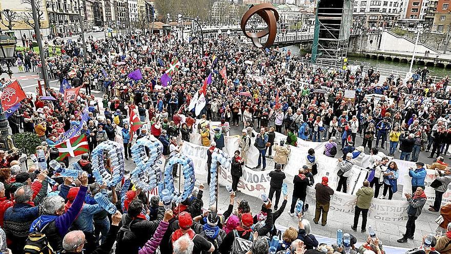 Imagen de una de las concentraciones desarrolladas por el Movimiento de Pensionistas en Bilbao en marzo de 2023. | FOTO: OSKAR GONZÁLEZ