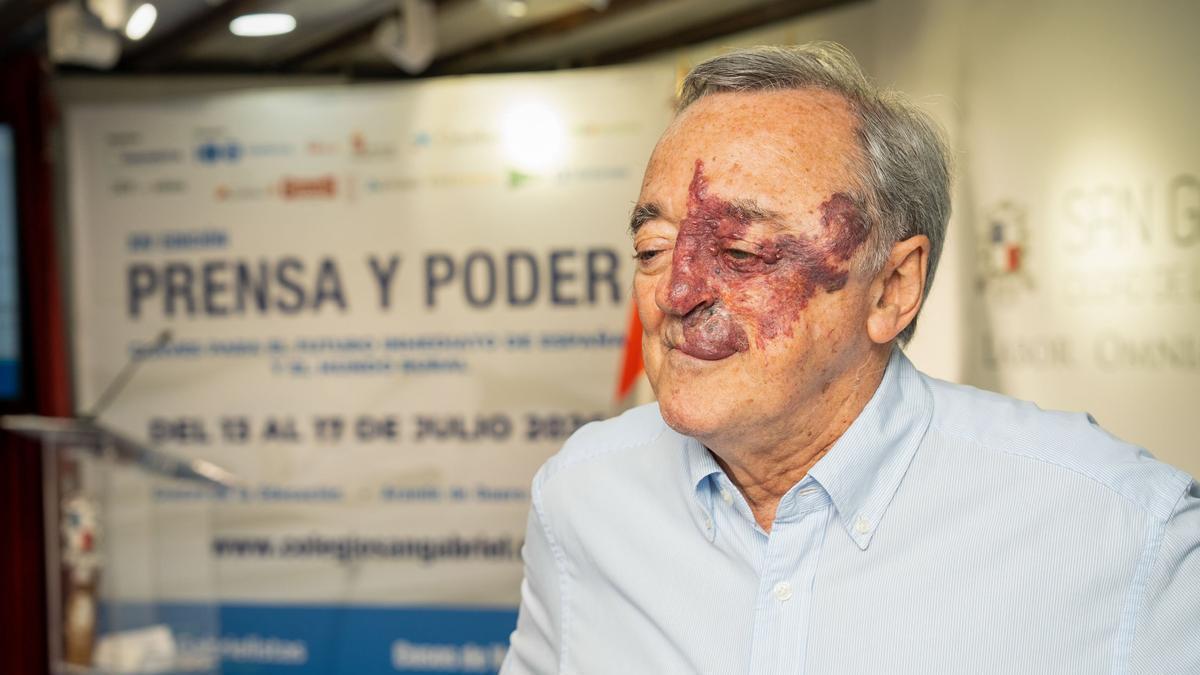 El jefe del Grupo de Oncología Experimental del Centro Nacional de Investigaciones Oncológicas (CNIO), Mariano Barbacid, atiende a la prensa.