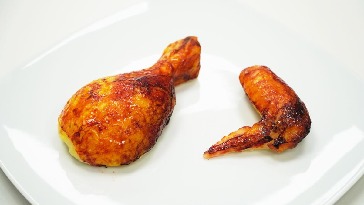 Trozos de pollo creados en la impresora 3D de alimentos de Cocuus.