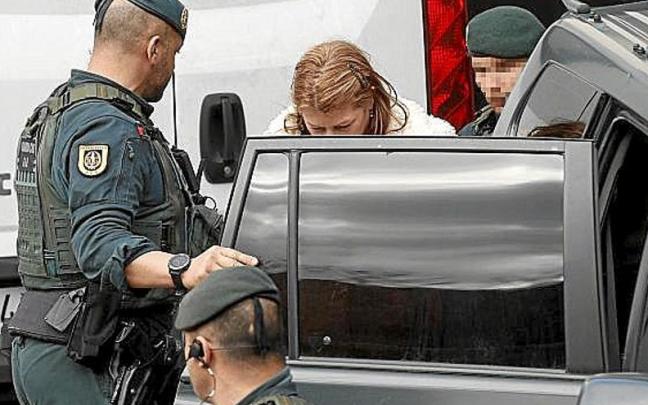 Momento de la intervención policial que liberó a 13 mujeres en Zorrotza que se encontraban explotadas sexualmente. Momento de la intervención policial que liberó a 13 mujeres en Zorrotza que se encontraban explotadas sexualmente.