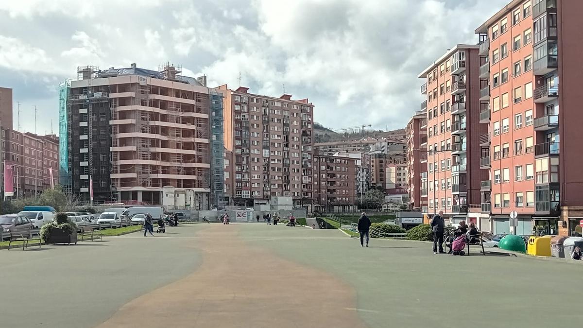 Uno de los edificios de Pozokoetxe que va a ser investigado, durante su construcción