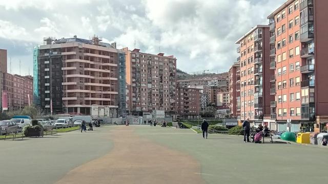 Uno de los edificios de Pozokoetxe que va a ser investigado, durante su construcción