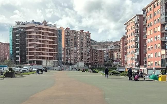 Uno de los edificios de Pozokoetxe que va a ser investigado, durante su construcción