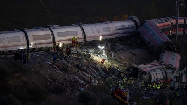 En imágenes: Continúan las labores de rescate tras el accidente de Urda