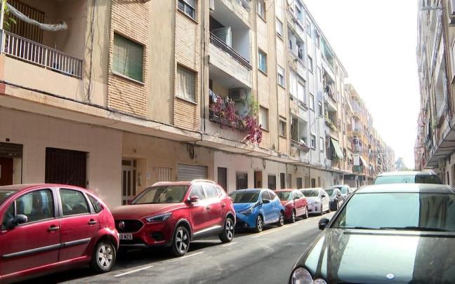 Imagen de la calle de Catarroja en la que vivía la víctima.