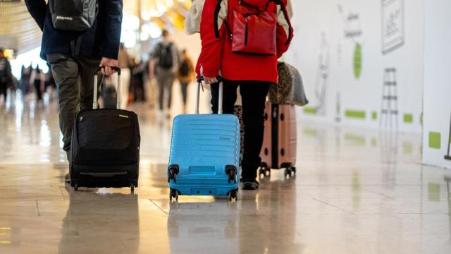 Viajeros en el Aeropuerto Adolfo Suárez Madrid-Barajas.