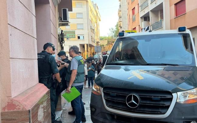 Desalojo de un piso patera en Ceuta.