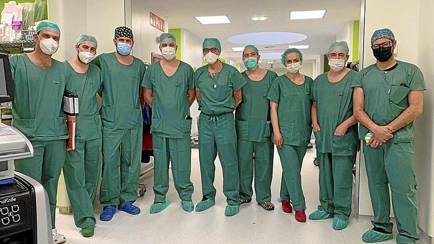Equipo responsable de la intervención realizada en el Hospital Donostia hace una semana. | FOTO: NTM