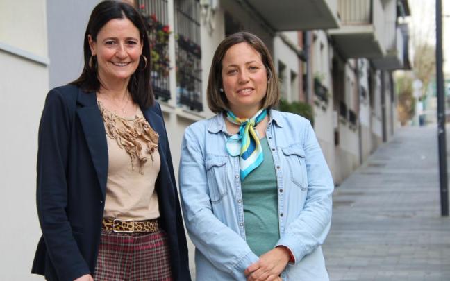 La alcaldesa Mireia Elkoroiribe, junto a la teniente de alcaldesa, Jesica Ruiz.
