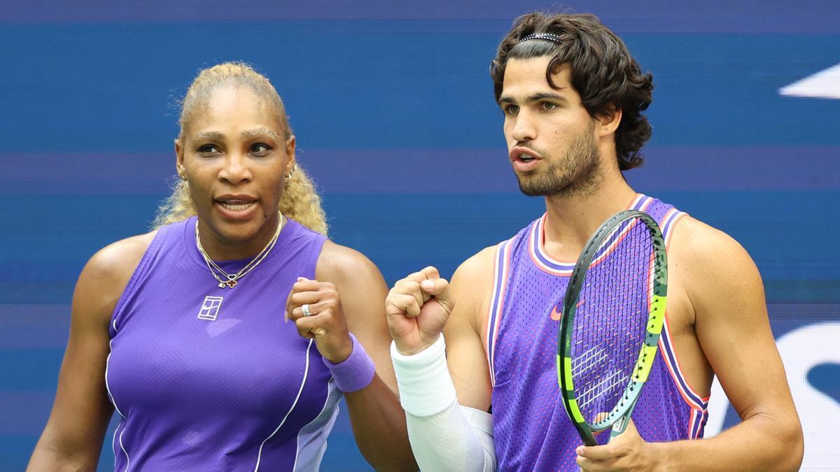 Carlos Alcaraz y Serena Williams durante el partido de primera ronda de dobles mixtos del US Open contra E. Routliffe y L. Glasspool.