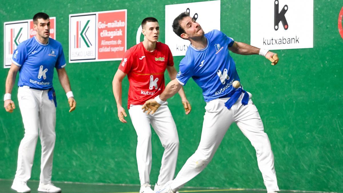 En imágenes: Darío-Ezkurdia superan a Jaka-Iztueta en la tercera jornada de la liguilla de semifinales del Campeonato de Parejas en el Beotibar de Tolosa.