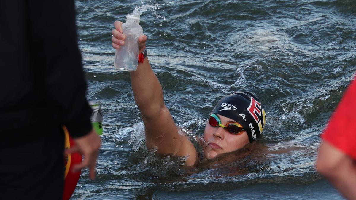 Ángela Martínez durante la prueba de aguas abiertas.