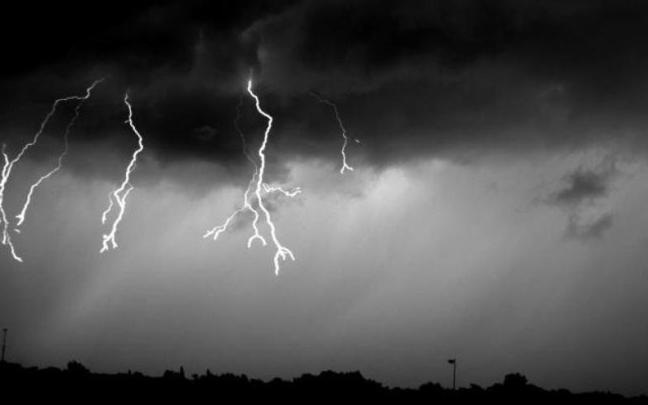 Las tormentas dejaron anoche 1.377 relámpagos en Euskadi. / EP Las tormentas dejaron anoche 1.377 relámpagos en Euskadi.