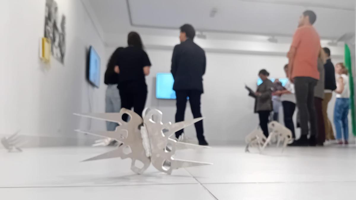 Las 'puñetas' aparecen dispersas en diferentes puntos de la sala expositiva