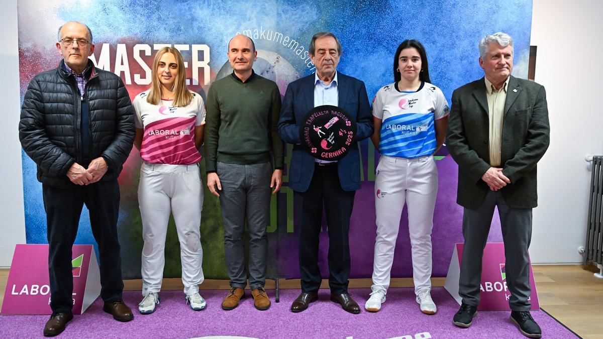 En imágenes: Presentación de la final del Cuatro y Medio femenino en la que se enfrentarán Amaia Alday y Enara Gaminde en Gernika.