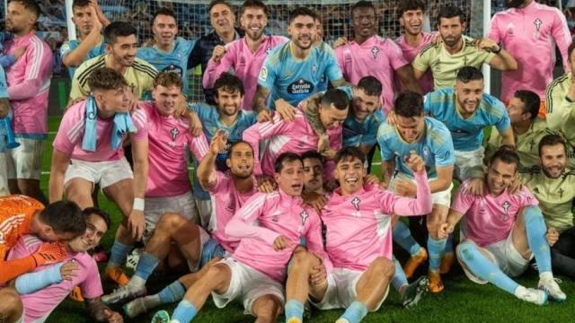 Unai Núñez celebra la permanencia del Celta junto a sus compañeros. Unai Núñez celebra la permanencia del Celta junto a sus compañeros.