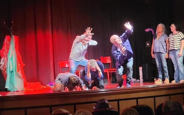 El taller busca fomentar la creatividad en euskera