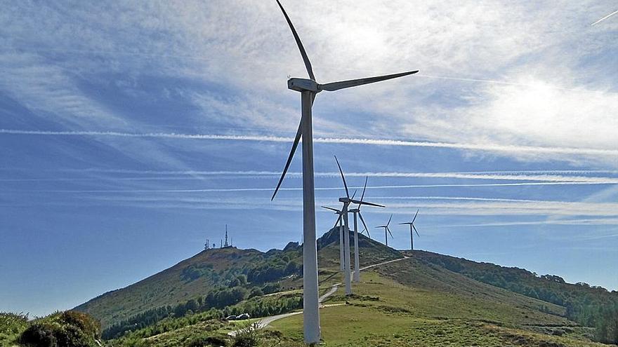 Aerogeneradores eólicos instalados en el monte Oiz, en Bizkaia.