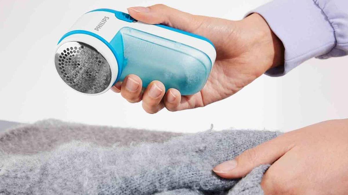 Quitapelusas de Philips con tapa de ajuste de altura para prendas delicadas