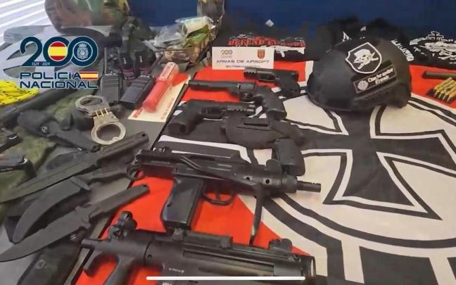 Armamento retirado al grupo terrorista neonazi 'The base' en el Estado.