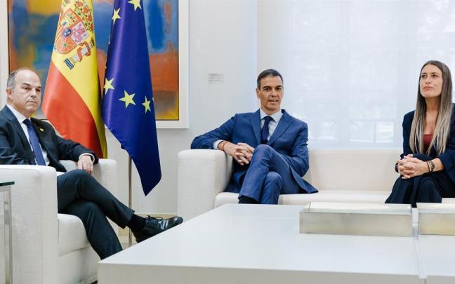 Jordi Turull, en un encuentro con Pedro Sánchez junto a la portavoz de Junts en el Congreso, Miriam Nogueras.