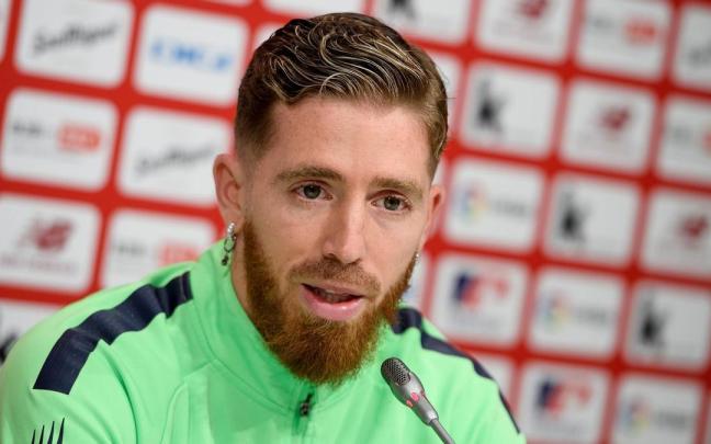 Iker Muniain, en su comparecencia ante la prensa Iker Muniain, en su comparecencia ante la prensa