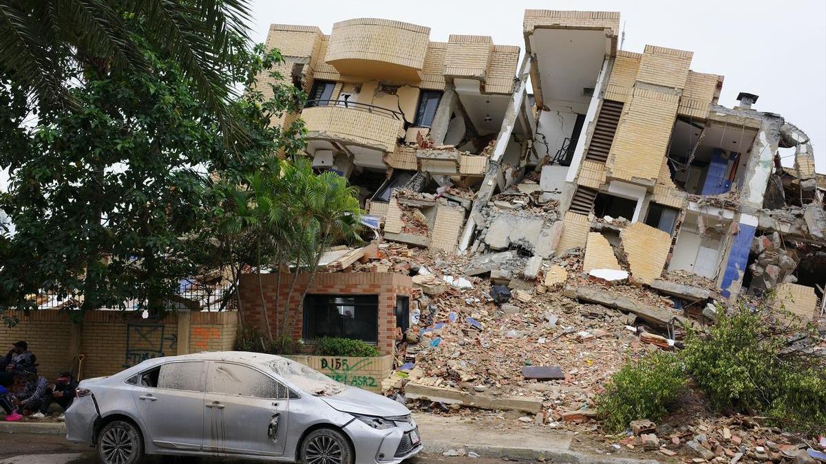 Edificio después de los terremotos en Venezuela.