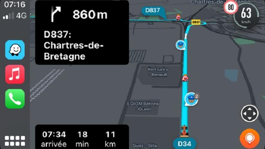 Una pantalla del navegador Waze con la ruta destacada y las incidencias que el condutor se va a encontrar.
