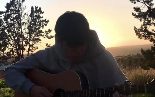 IÑIGO QUINTERO, ha logrado un hito con su canción 'Si no estás'.