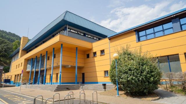 Las placas se colocarán en la cubierta del edificio